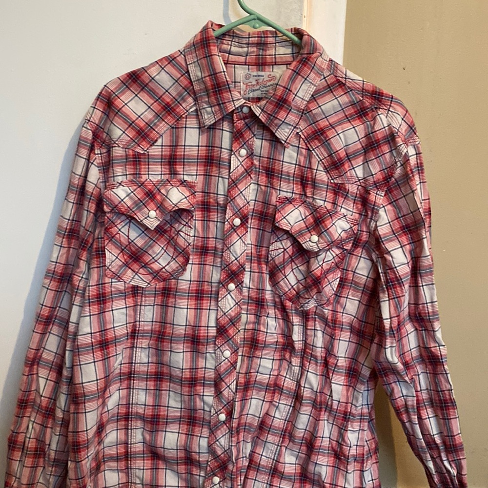 selling a true religion flannel. its in perfect condition just wrinkled